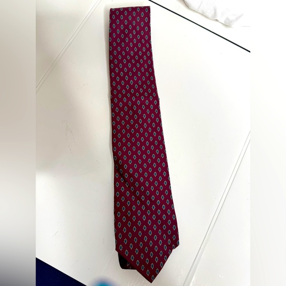 Woodward & Lothrop Store For Men 100% Silk Tie made in Italy. (A) - Picture 1 of 5